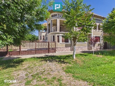 Casă/vilă cu 10 camere - Ineu, centru