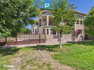 Casă/vilă cu 10 camere - Ineu, centru