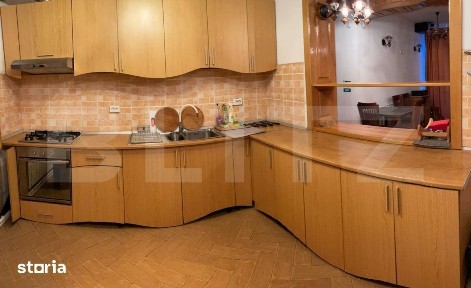 Cabana cu 5 dormitoare, 250 mpu, 700 teren la Ranca