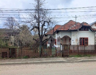 Casă brâncovenească + teren generos - Pucioasa, zona Patrana