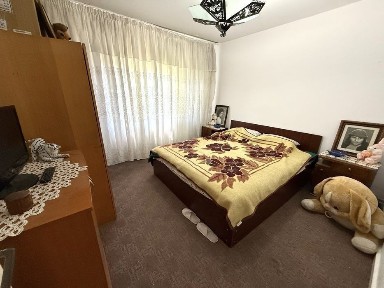 Apartament 3 camere decomandat etajul 2 Craiovita Noua