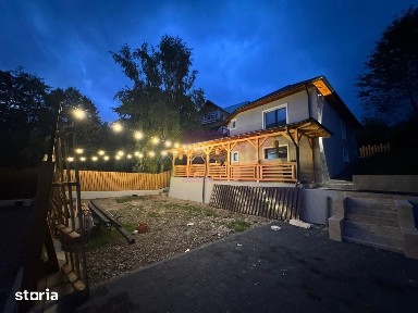 Casa de vanzare cu 2 apartamente in Azuga