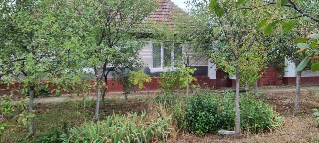 Vand casa sau schimb cu apartament sau garsoniera conf 1