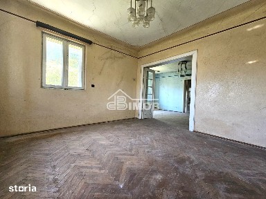 Casa cu 995 mp la Sosea - Viisoara