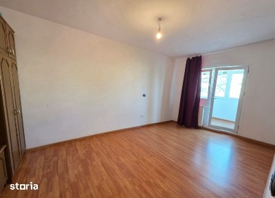 2 camere, decomandat, str. Libertății, etaj intermediar, 2 balcoane