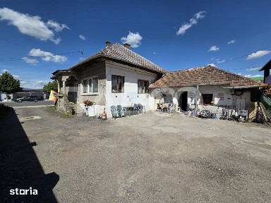 Casa de vanzare cu vulcanizare toate avizele acces la drumul principal