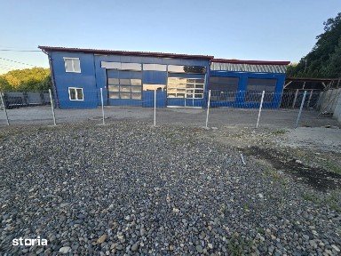 Spatiu comercial 360 mp, teren 1000 mp.4 boxe cu elevator
