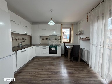 Apartament 2 camere balcon si parcare zona Gusterita