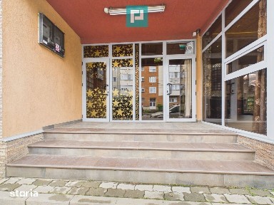 Clădire comercială P+1 de închiriat