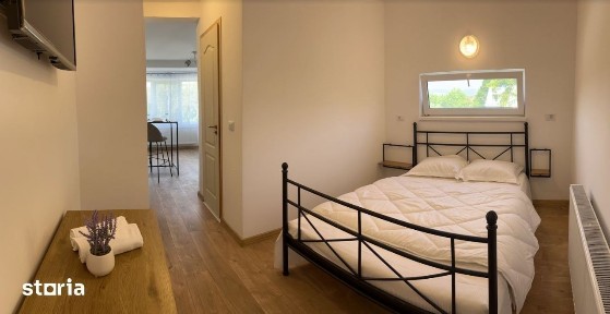 Inchiriez apartament la curte, pozitie centrala