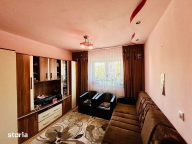 Ap decomandat, cu 3 camere si balcon, etaj 24, zona N. Iorga