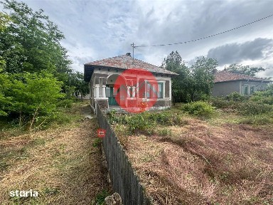 Casa la soseaua principala, teren 1.309 mp in Plopul, Tulcea