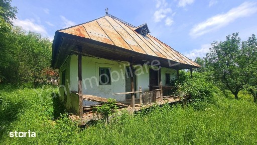 Casă bătrânească de vânzare în comuna Valea Iașului, județ Argeș.