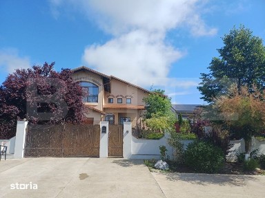 Vila premium cu foisor si sauna, 240 mp, 10 ari teren, Scheia