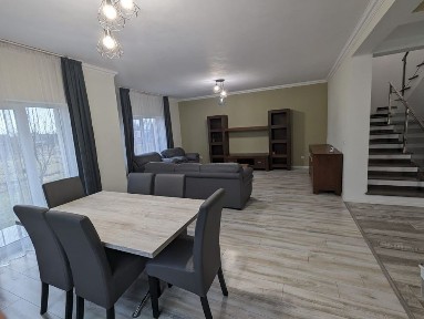 Casa tip duplex de închiriat Bistrița