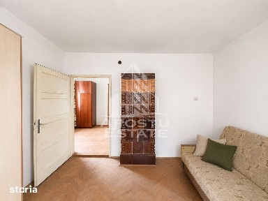 Casa 2 camere individuala de vanzare in Carani | Toate utilitatile |