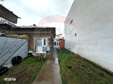 Casă / Vilă cu 3 camere de vânzare în zona Straulesti