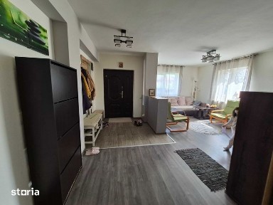 Vila de vanzare cu 4 camere,3 bai,curte 200 mp