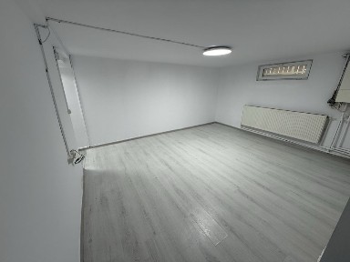 Inchiriez apartament 2 camere birou zona Doamna Ghica - demisol
