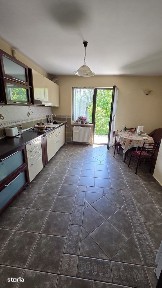 Casă spațioasă, garaj și foișor - Valea Lupului