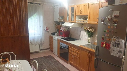 Apartament 3 camere, zona Titulescu-Centru.