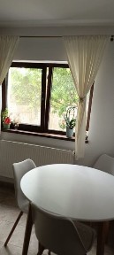 Închiriez casa insiruita 3 camere, 2 gradini, 2 locuri parcare