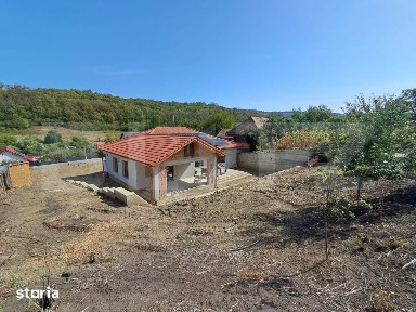 Casa noua, 112 mp, panouri fotovoltaice, incalzire in pardoseala, zona