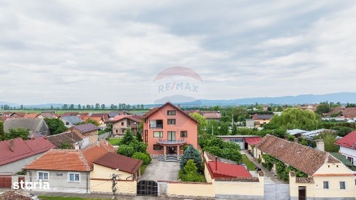 VILA SANNE - 10 camere, teren 1300 mp, Hălchiu
