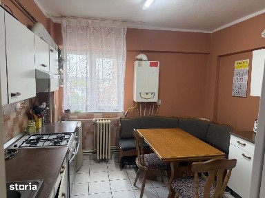 Apartament 4 camere, Intrare Micro 17