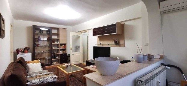 Proprietar - 2 Camere Renovat recent, Etaj 1, Bd. Basarabiei (Bloc Reabilitat Termic)