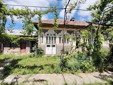Vanzare casa LEU cu 2000mp teren
