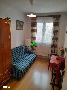 Apartament de vanzare 3 camere zona Vasile Aaron