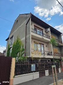 Casă cu garaj și panouri fotovoltaice în centrul orașului Salonta