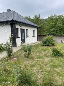 Vand casa langa padure Buhoci