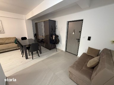 Apartament 3 camere, balcon, debara si loc de parcare privat.
