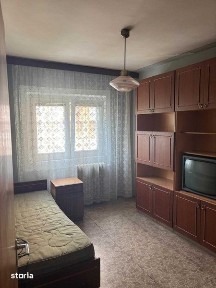 De vanzare - Apartament 4 camere, semidecomandat, Teiul Doamnei nr.5