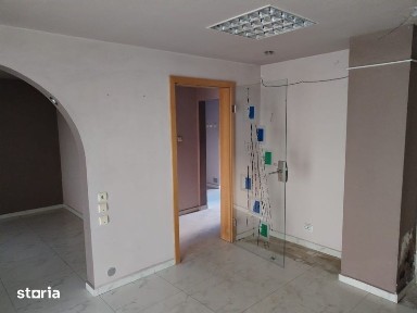 De vanzare apartament/spatiu comercial 3 camere