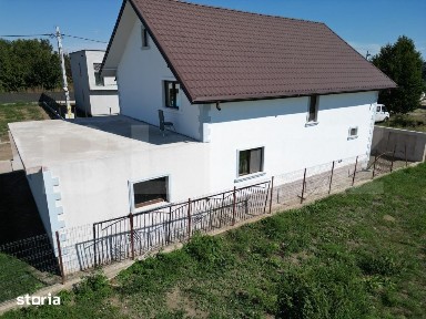 Casa cu 5 camere + garaj, situata in Valea Ursului