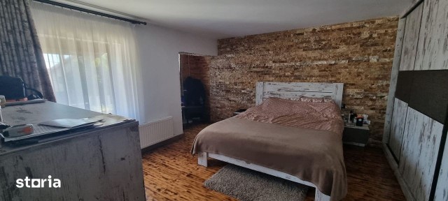 Vand vila Pitesti, langa Targul saptamanal, dupa sensul giratoriu