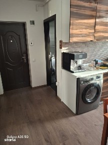 Apartament cu 1 camera,decomandat,zona porii