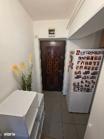 Ap. 3 camere, etaj 3/4, instalație electrică nouă, anvelopat, Petrișor