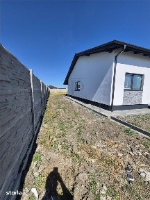 Duplex pe parter - 2 dormitoare - 3 bai ( o baie pe terasa ) - zona in