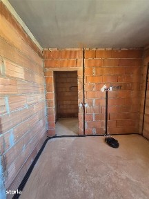 Duplex despartit prin C.T. - canalizare - teren generos