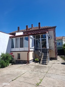 Vand duplex 6 camere, apart. independent,teren 1.450 mp în Aradul Nou