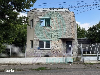 Casa receptionata in 2025 singura in curte