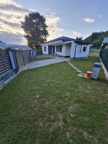 Casa parter 4 camere la cheie Stefanestii Noi lângă Primărie, str. Veseliei