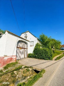 Casa generoasa de vanzare la tara