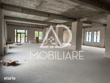 Spațiu comercial la parter, pe strada Tineretului