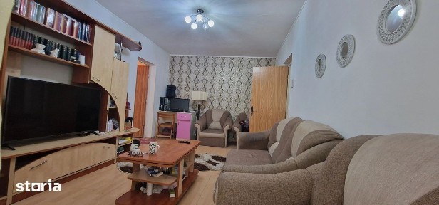 Doua camere transformat in 3 camere.