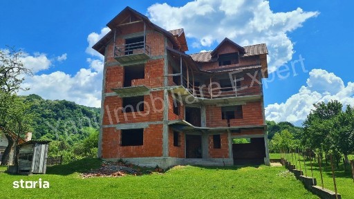Pensiune de vânzare în comuna Corbeni, Județ Argeș.